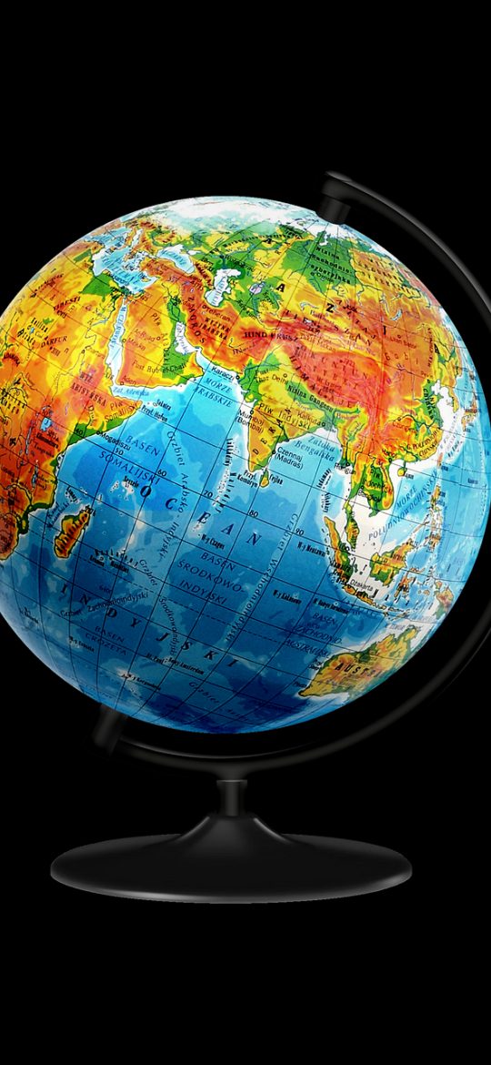 经纬度查询地图 App 取点界面截图，深色地图上一枚蓝色准星停在河岸步道旁，屏幕底部显示实时经纬度数值与复制按钮